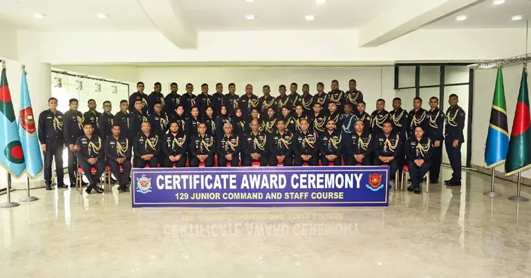 বিমান বাহিনীর ১২৯তম জুনিয়র কমান্ড ও স্টাফ কোর্সের সনদপত্র বিতরণ অনুষ্ঠান